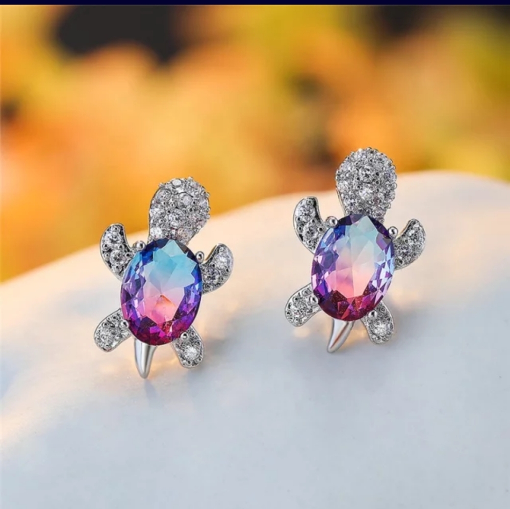 BEAUTIFUL
Sea Turtle Stud Earrings with sparkling
